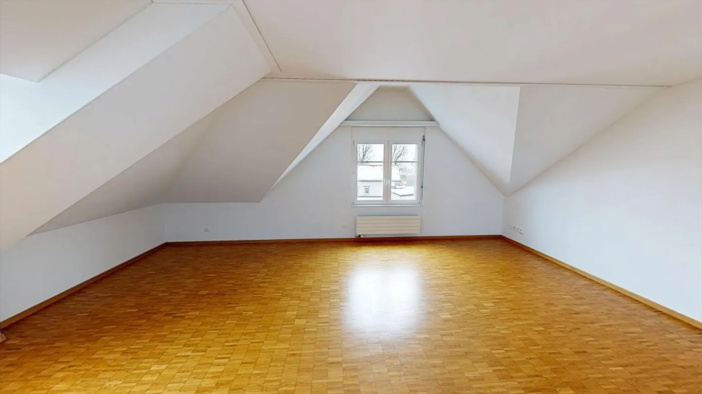 Schöne Dachwohnung mit Charakter - ein Mietzins geschenkt - Foto 3 von 13