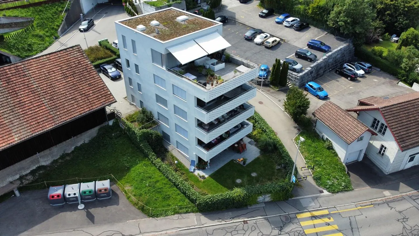 Appartamento affascinante di 3,5 stanze con area giardino a Horgen - Foto 2 di 10