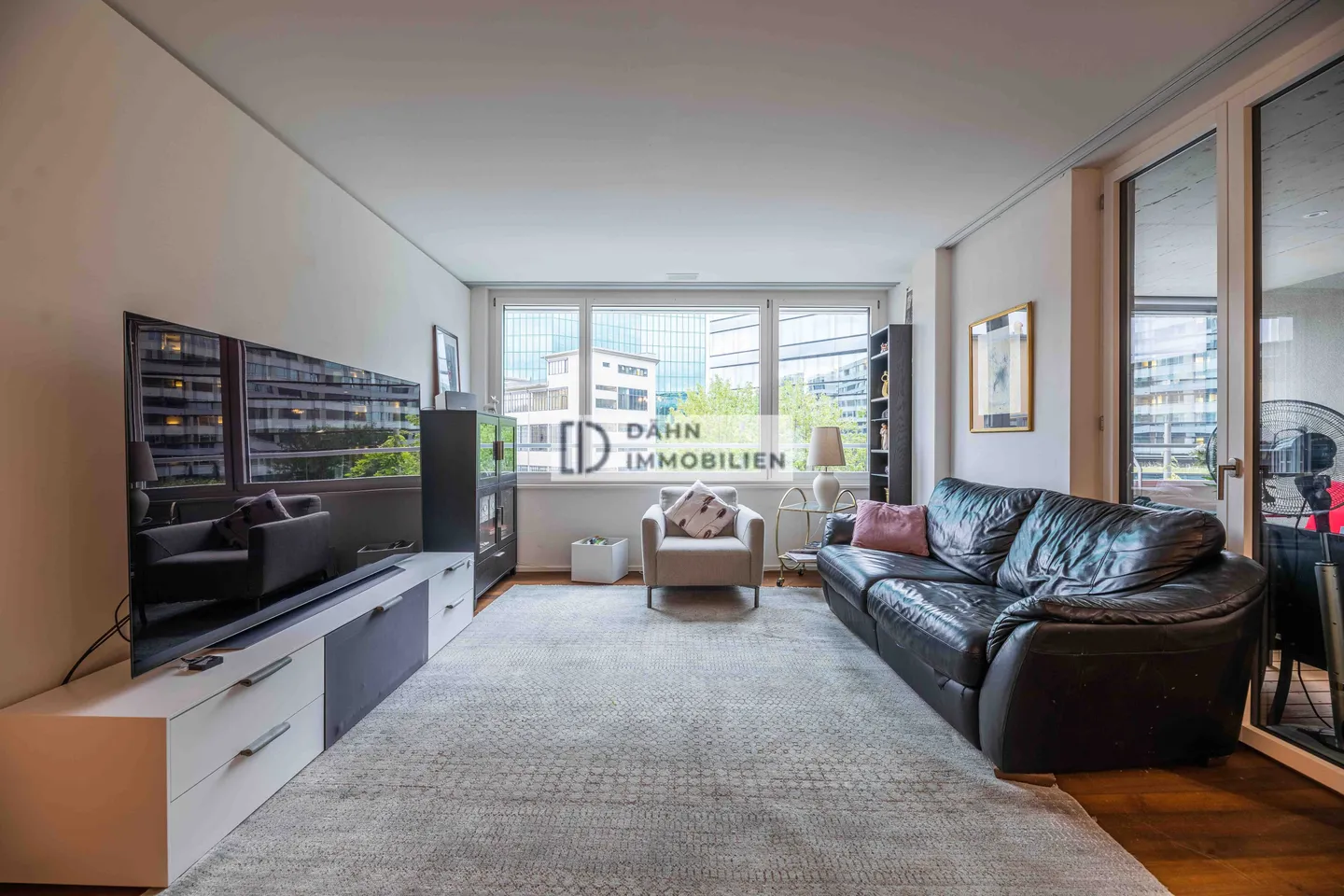 3.5-room Minergie apartment with loggia for rent in Zurich - Photo 4 of 11