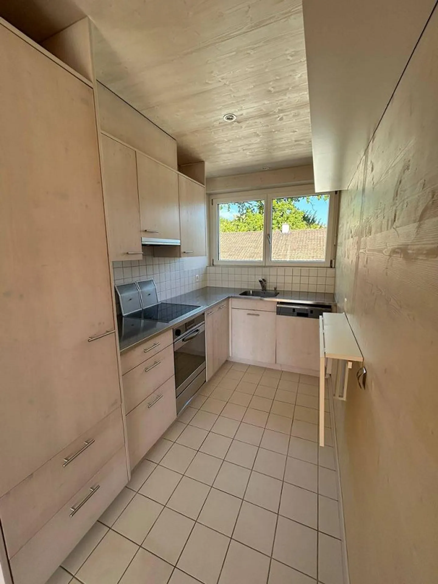 Magnifique appartement en attique de 2,5 pièces avec vue sur le lac - Photo 2 sur 9