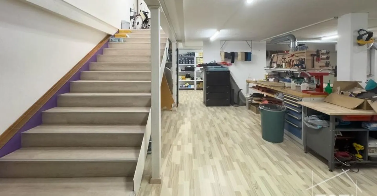 Commercial space on a very busy axis with beautiful showcase - rented in Monthey - yield 4.5% - Photo 8 of 10