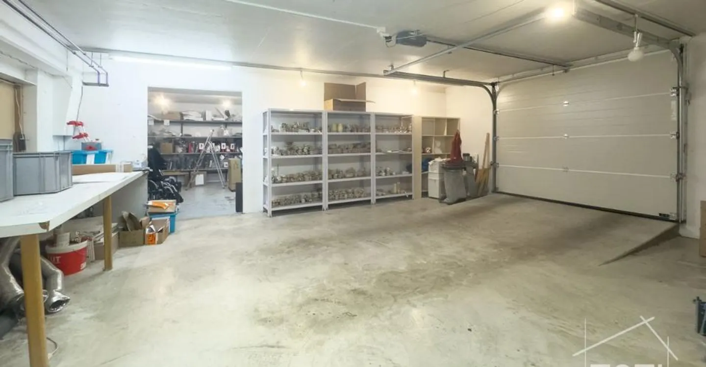 Commercial space on a very busy axis with beautiful showcase - rented in Monthey - yield 4.5% - Photo 9 of 10