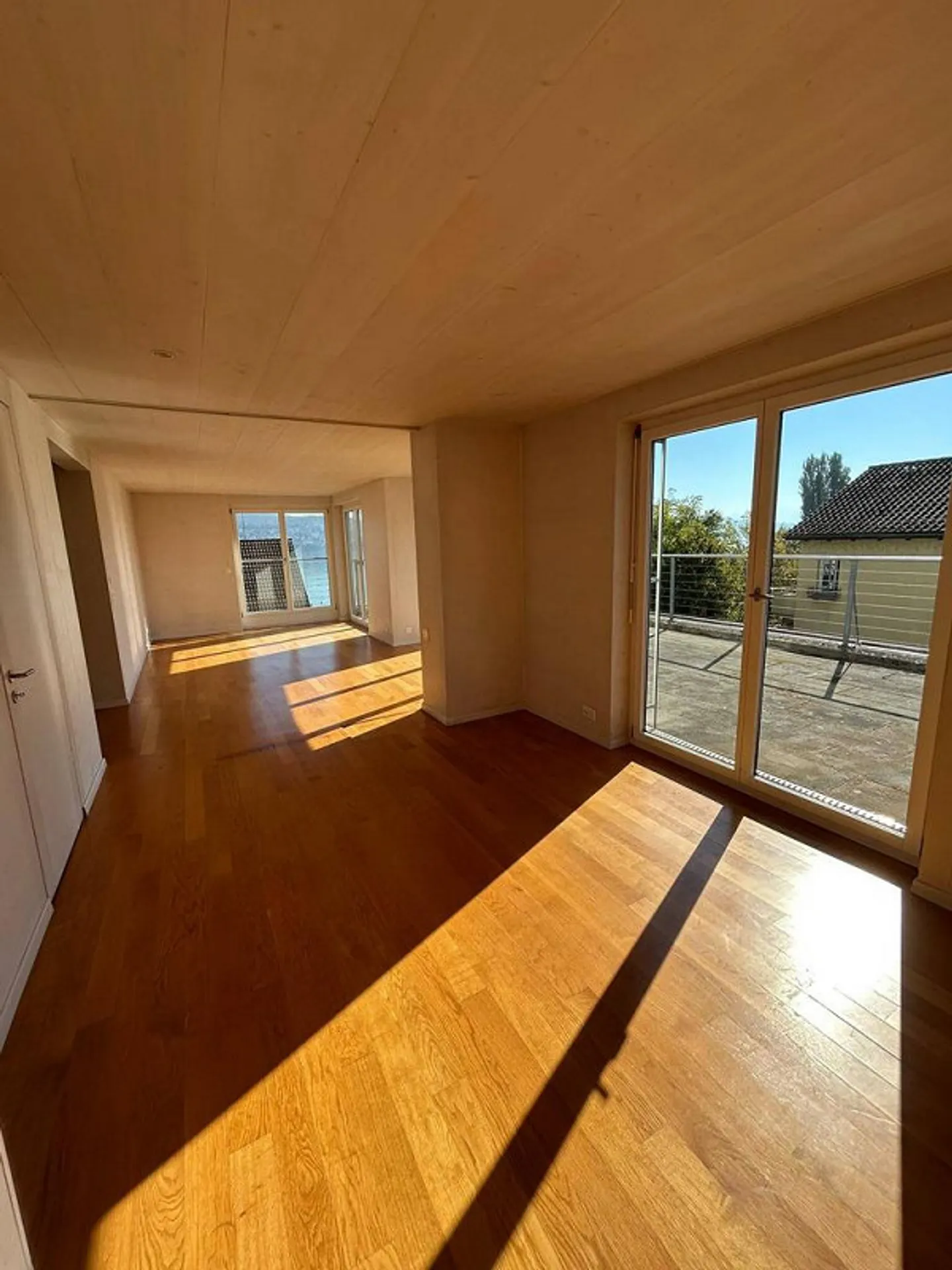 Magnifique appartement en attique de 2,5 pièces avec vue sur le lac - Photo 5 sur 9