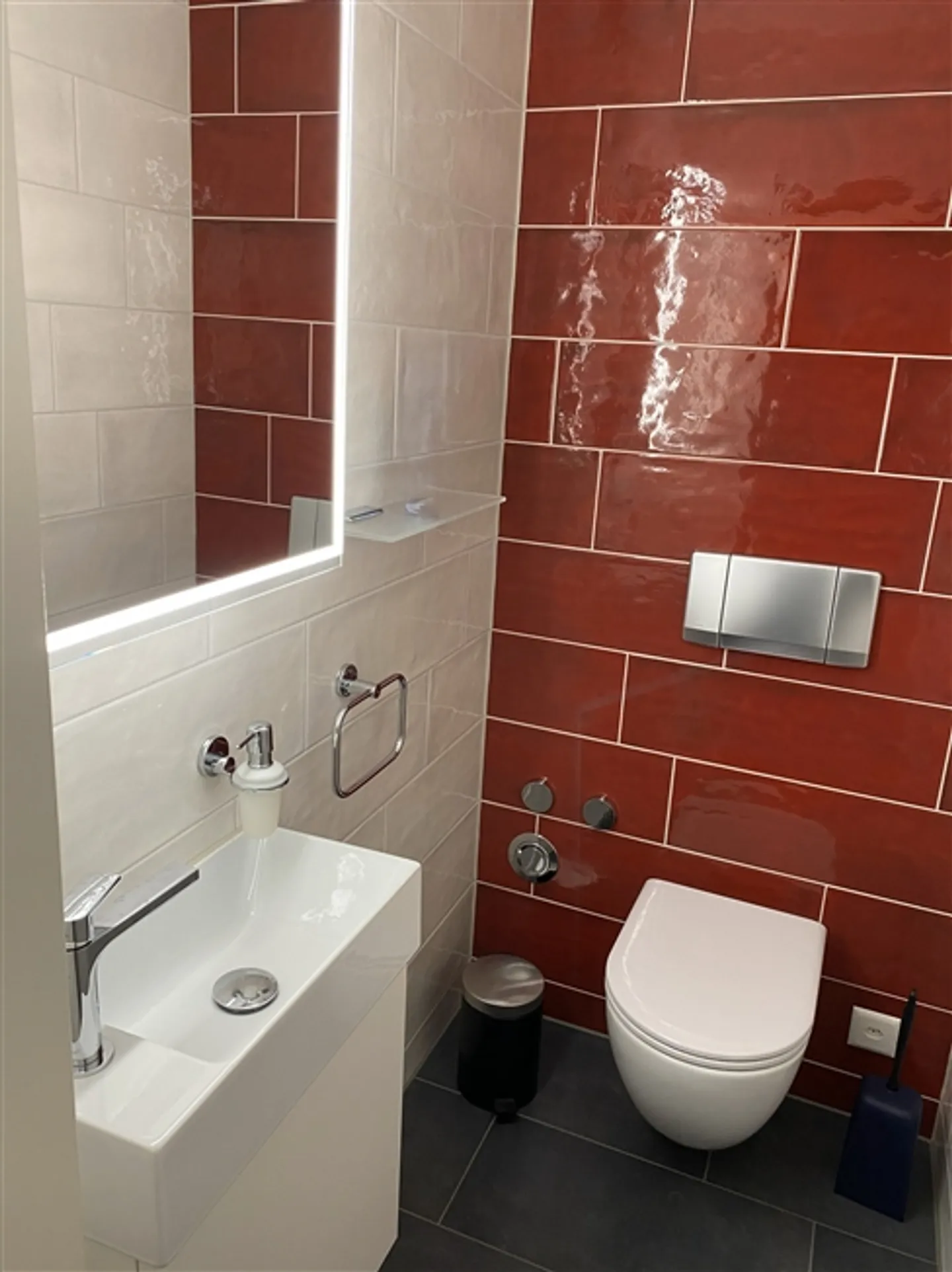 Elegant City Gem in Prime Location - Photo 8 of 13