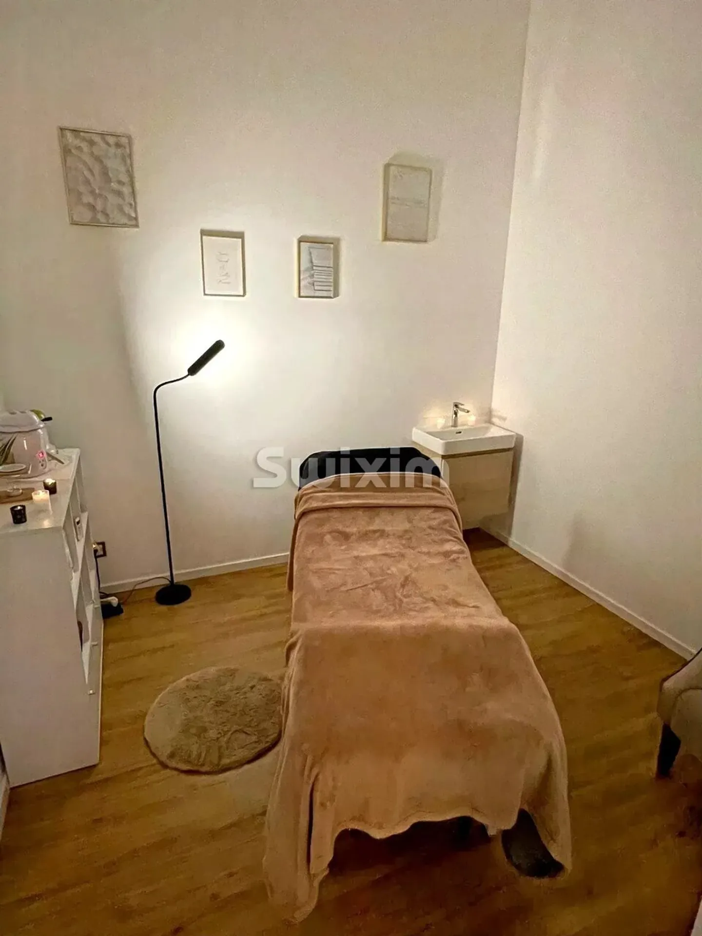 3-room Commercial Space - Photo 4 of 5