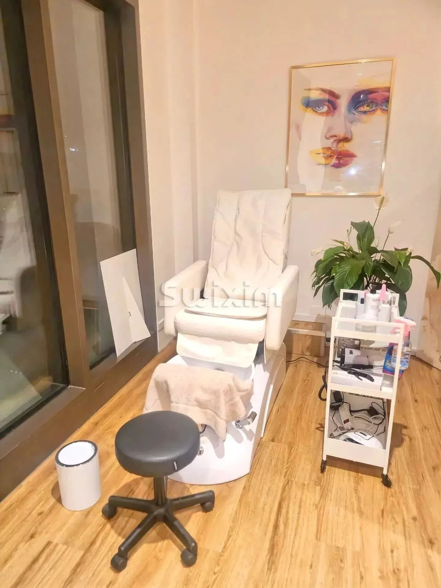 3-room Commercial Space - Photo 5 of 5