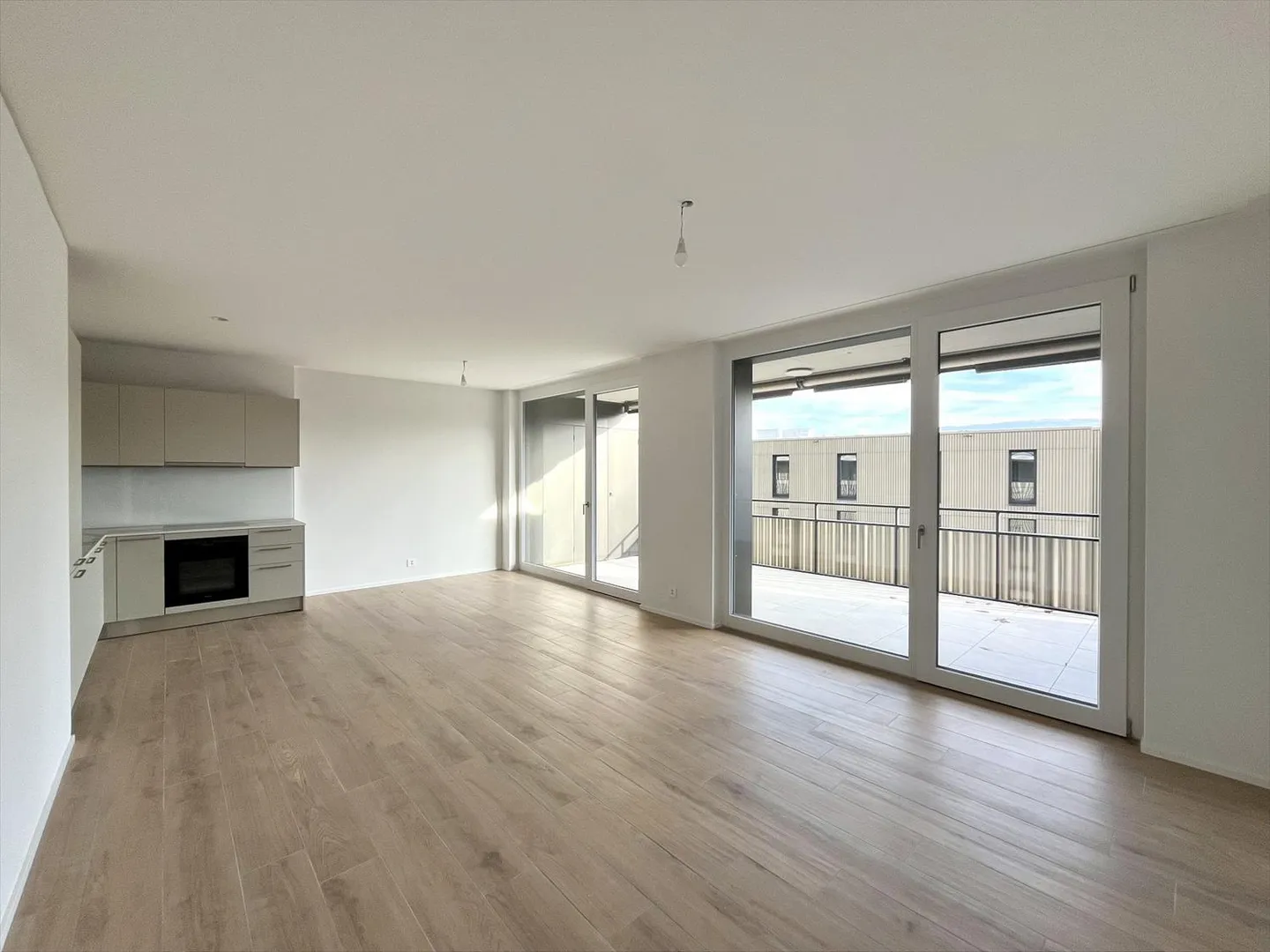 05607 - Appart. 3½ Locali - IMP. CHAMP-RIOND 16 - MATRAN - Foto 1 di 9