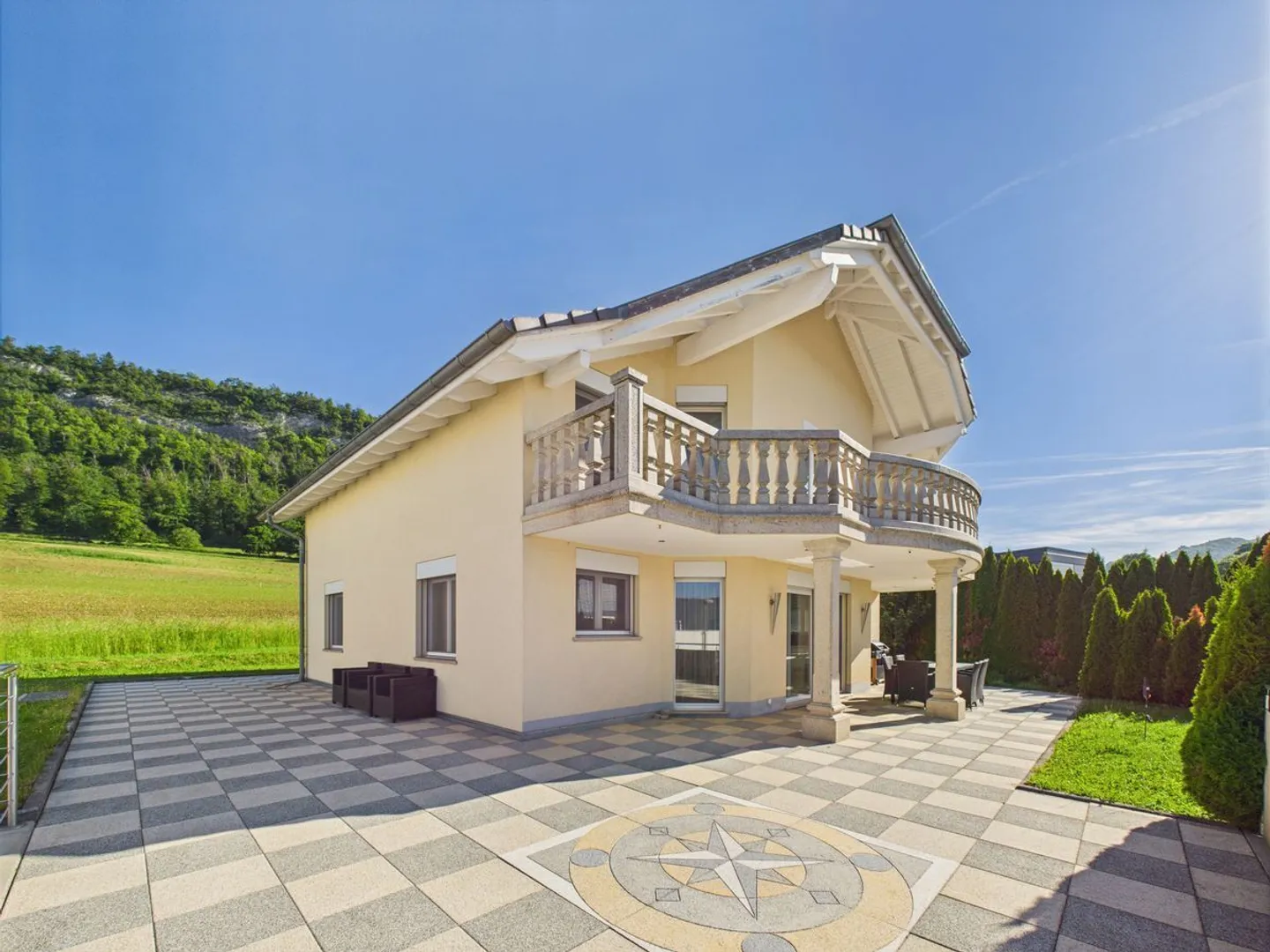 Luxuriöse Villa mit Blick auf die Stadt Delémont - Foto 2 von 13