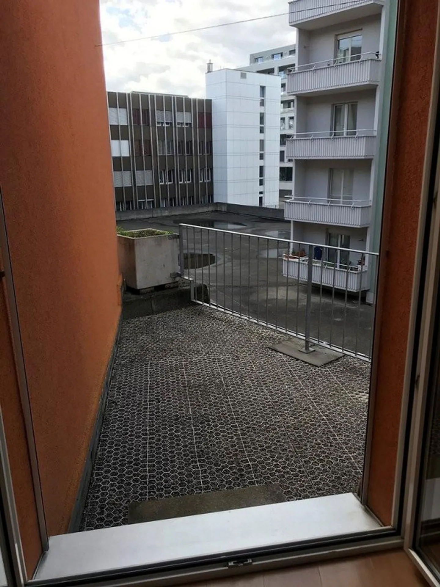 2,5 Zimmer im Herzen von Pérolles mit kleiner ruhiger Terrasse! - Foto 4 von 6
