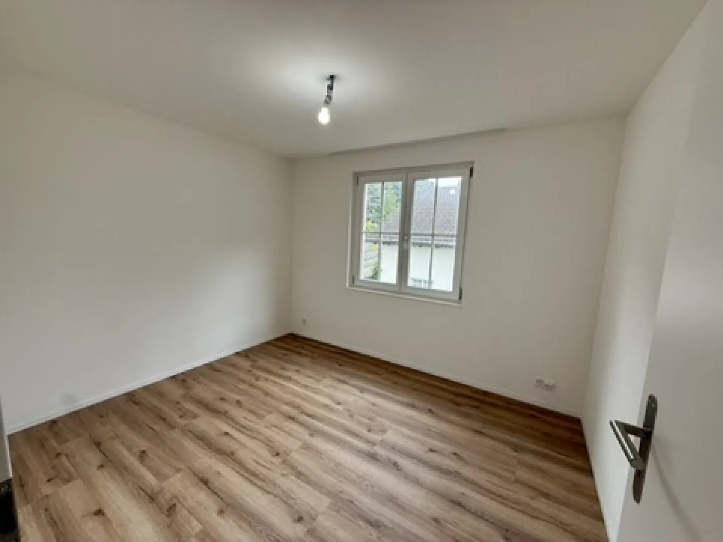 Move in instead of renovating - completely renovated single-family house in Mümliswil - Photo 13 of 25