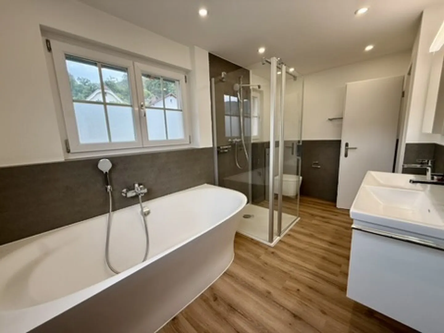 Move in instead of renovating - completely renovated single-family house in Mümliswil - Photo 16 of 25