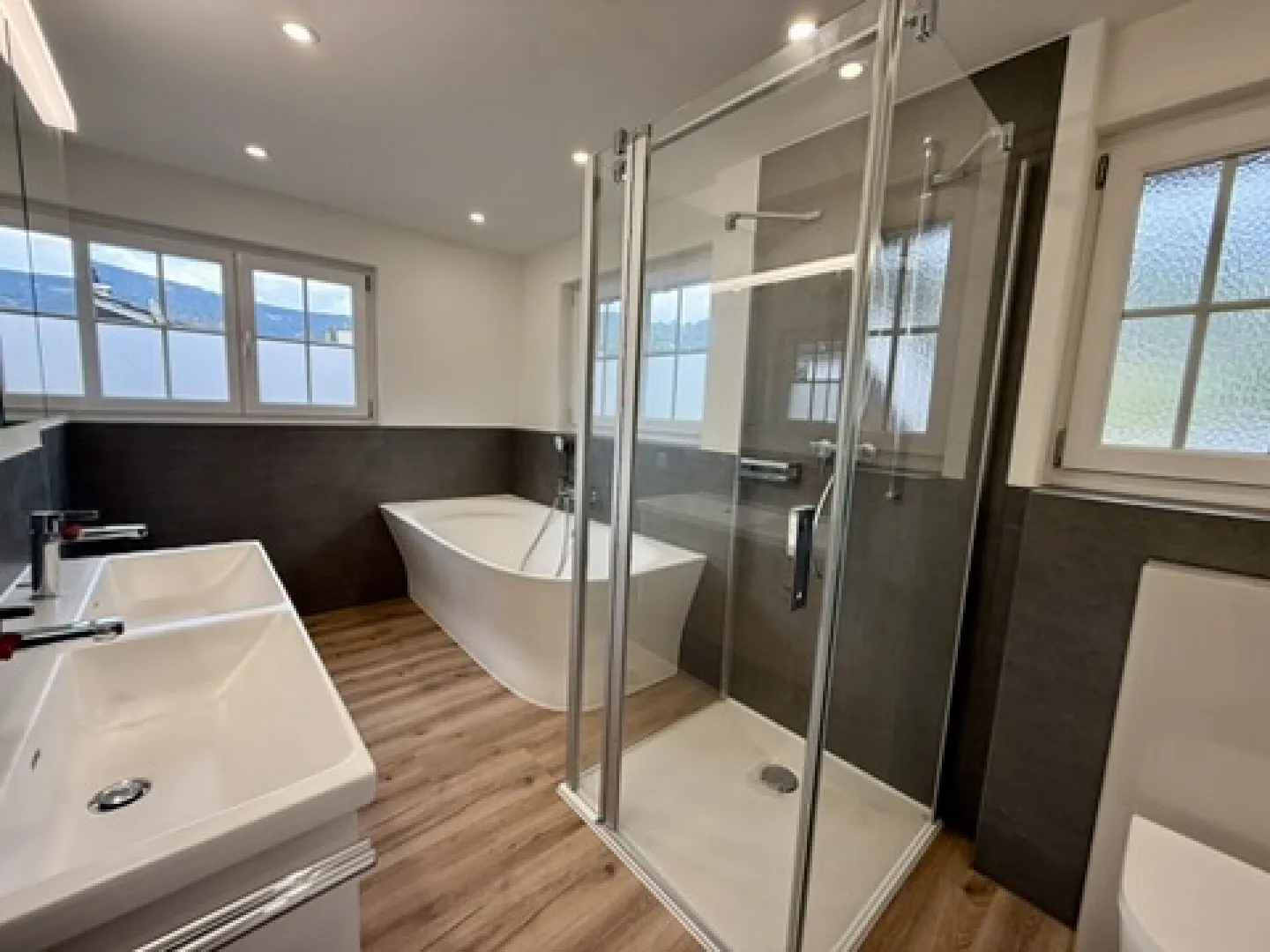 Move in instead of renovating - completely renovated single-family house in Mümliswil - Photo 17 of 25