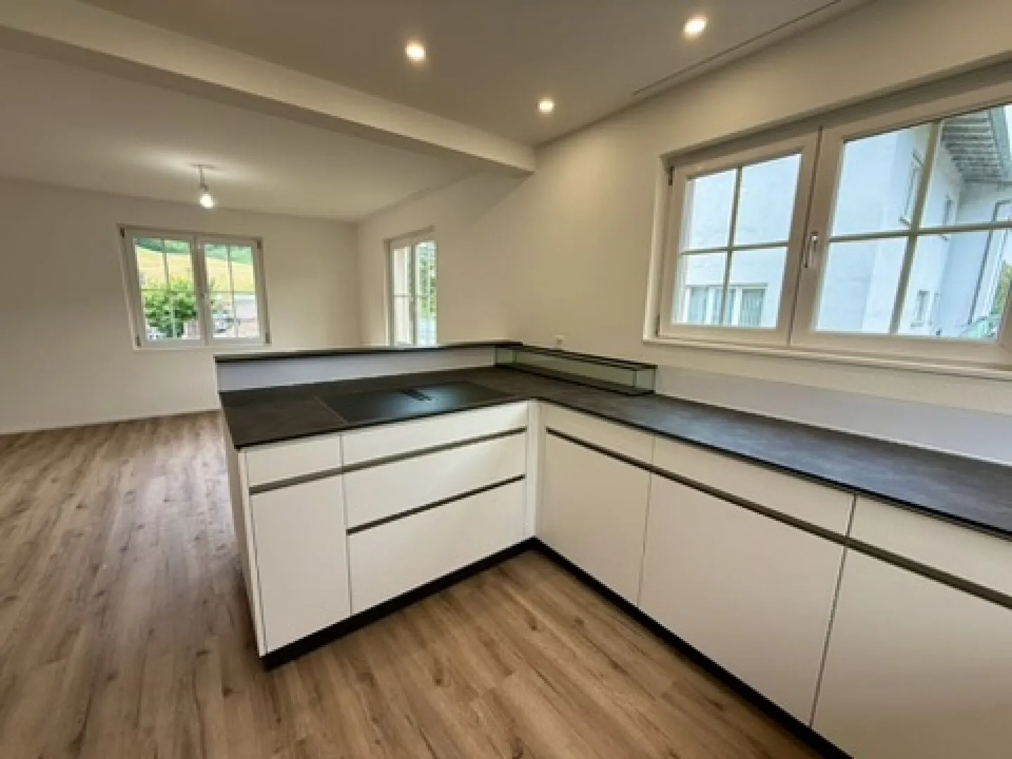 Move in instead of renovating - completely renovated single-family house in Mümliswil - Photo 7 of 25