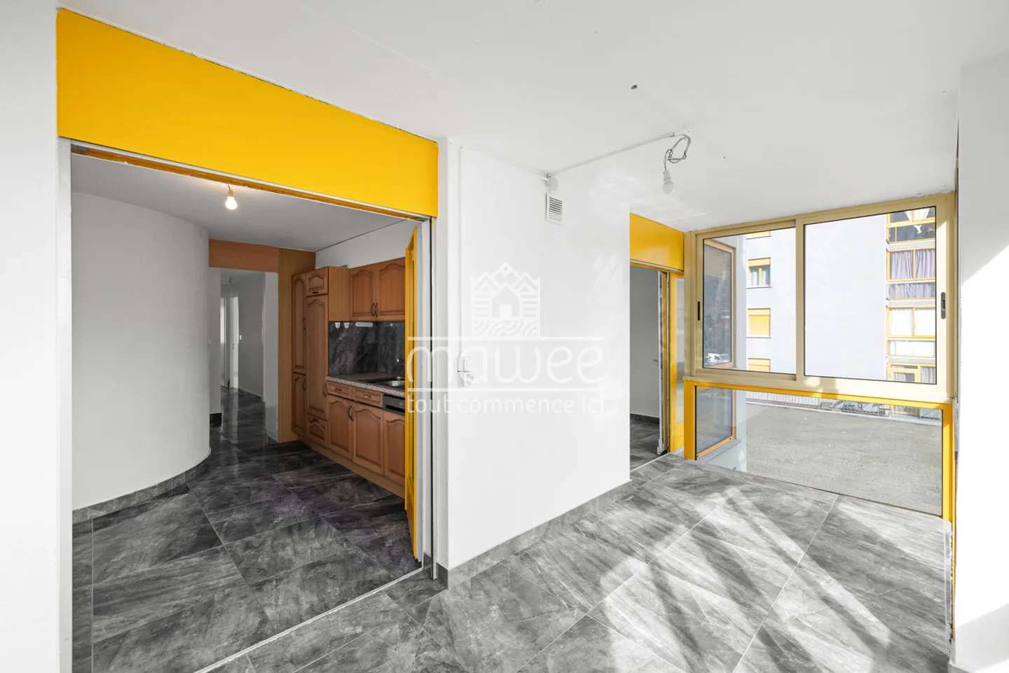 Chance nicht verpassen - Geräumige 4,5-Zimmer helle Wohnung im Herzen des Dorfes - Foto 2 von 13