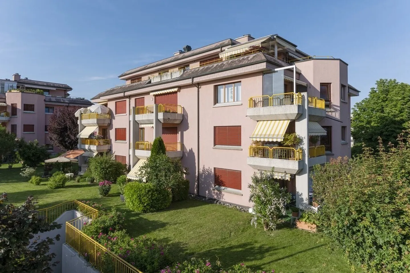 Bellissimo quartiere residenziale nel verde e vicino al centro! - Foto 1 di 8