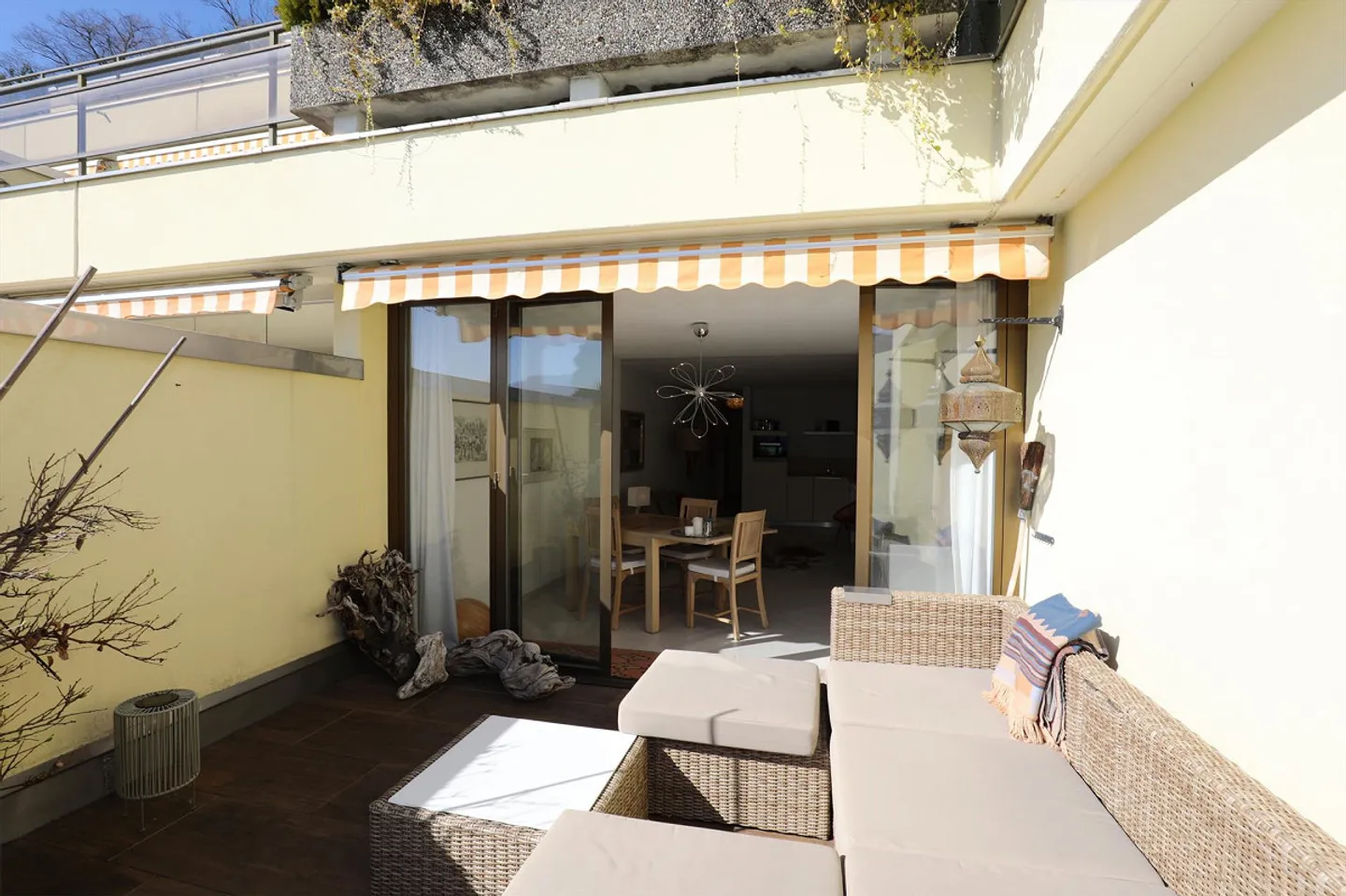 Appartement moderne 2 pièces, ensoleillé avec belle vue - Photo 3 sur 17