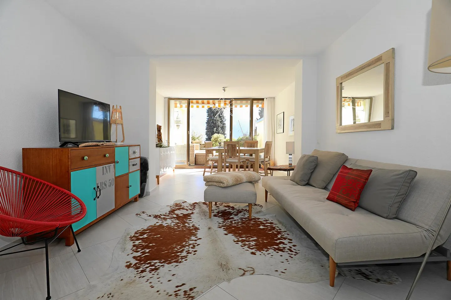 Appartement moderne 2 pièces, ensoleillé avec belle vue - Photo 1 sur 17