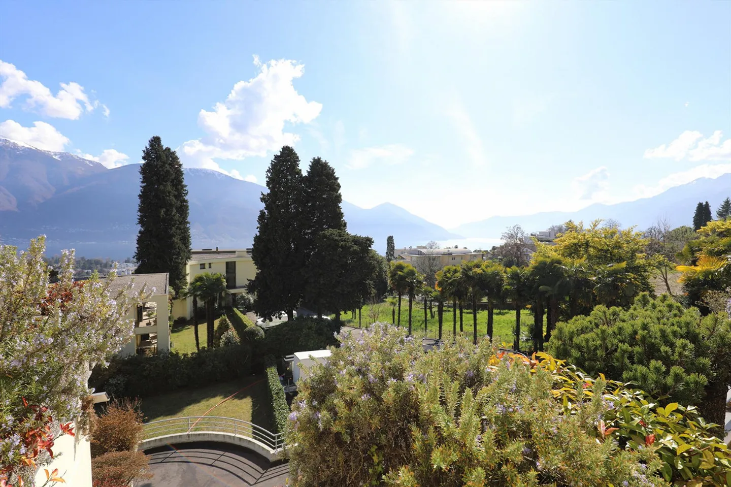 Appartement moderne 2 pièces, ensoleillé avec belle vue - Photo 4 sur 17