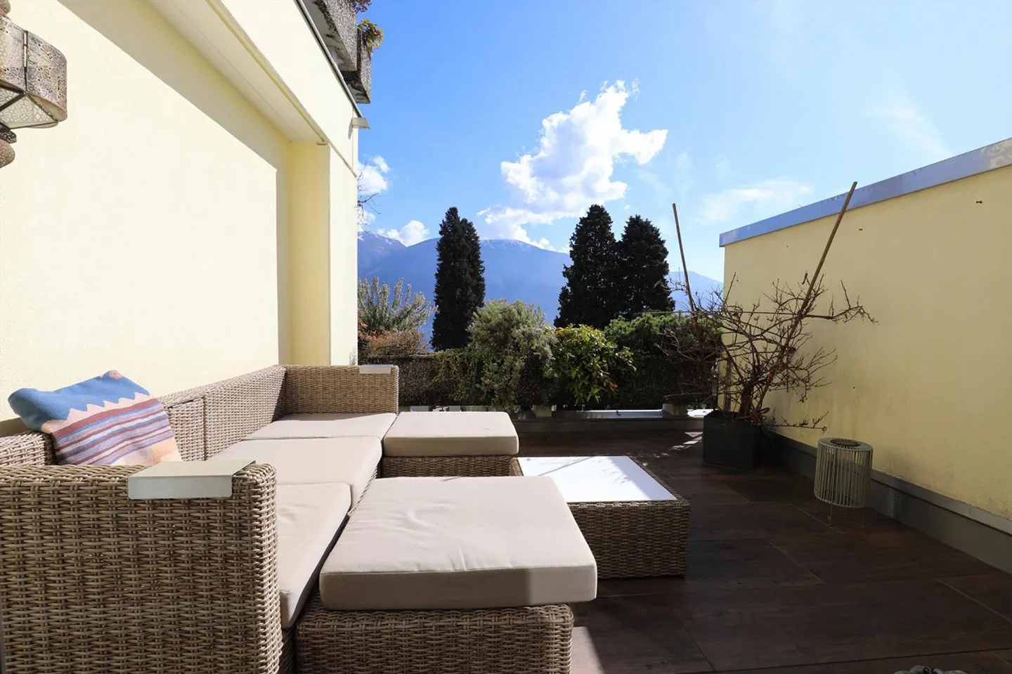 Appartement moderne 2 pièces, ensoleillé avec belle vue - Photo 5 sur 17