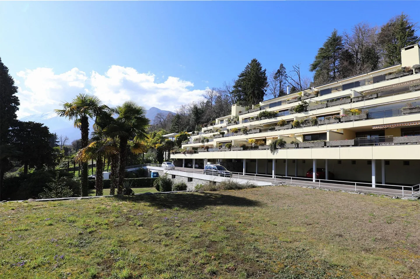 Appartement moderne 2 pièces, ensoleillé avec belle vue - Photo 16 sur 17