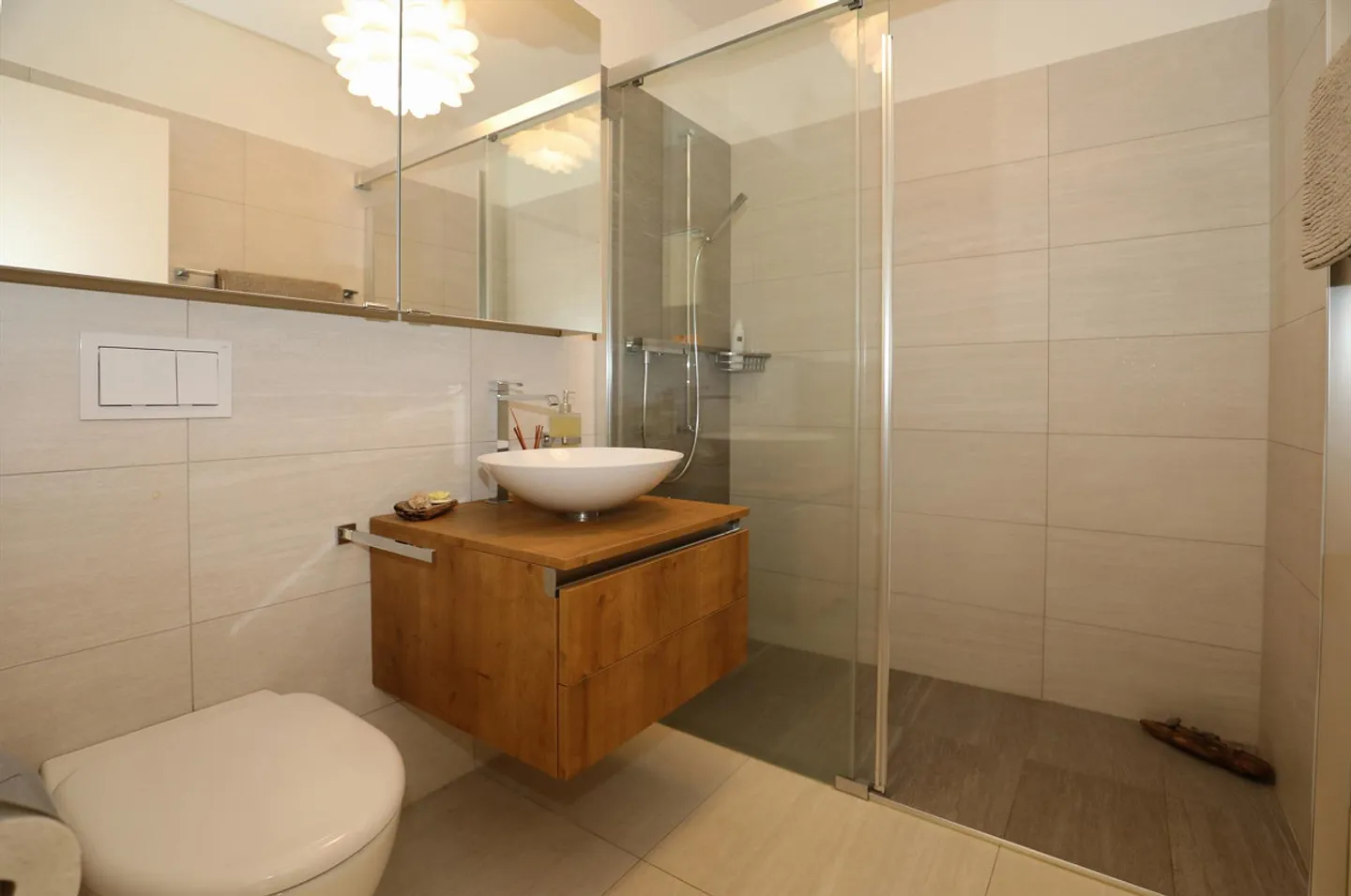 Appartement moderne 2 pièces, ensoleillé avec belle vue - Photo 12 sur 17