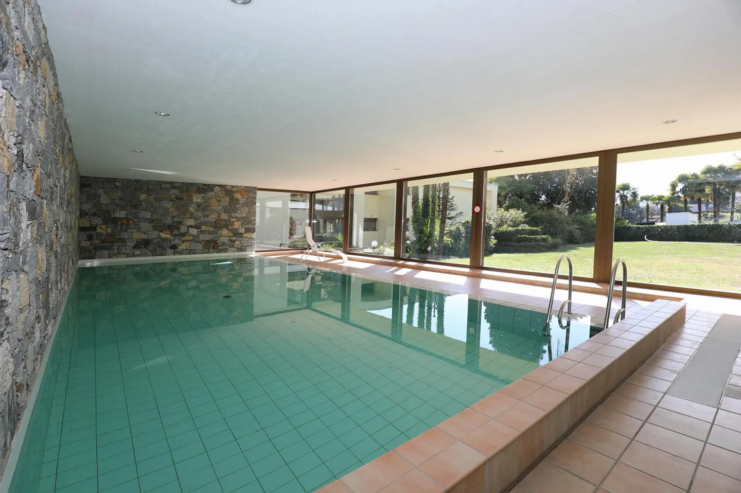 Appartement moderne 2 pièces, ensoleillé avec belle vue - Photo 13 sur 17