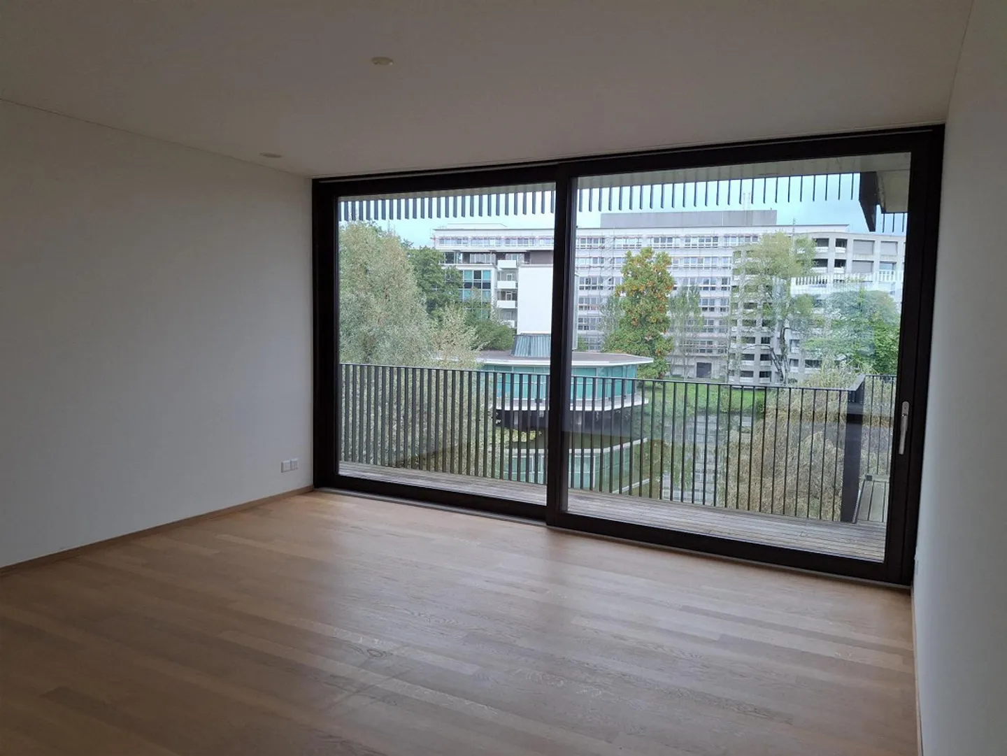 Luxurious living in a privileged, quiet location - Photo 3 of 9