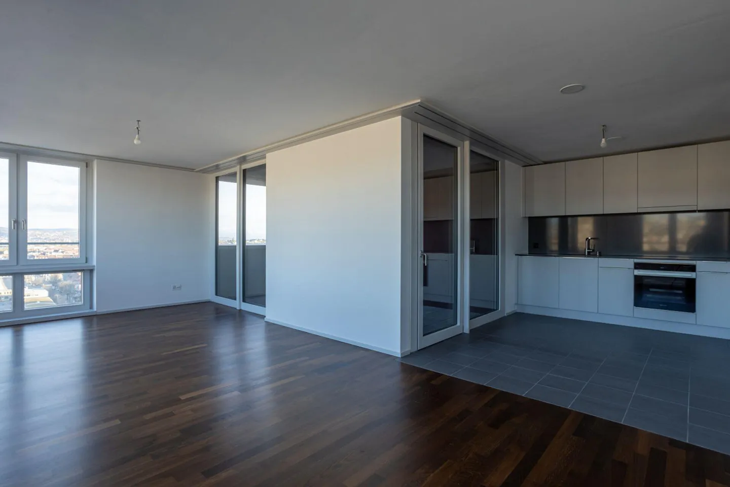 Modern 2.5 room apartment 16.23 in the center of Altstetten - Photo 4 of 9