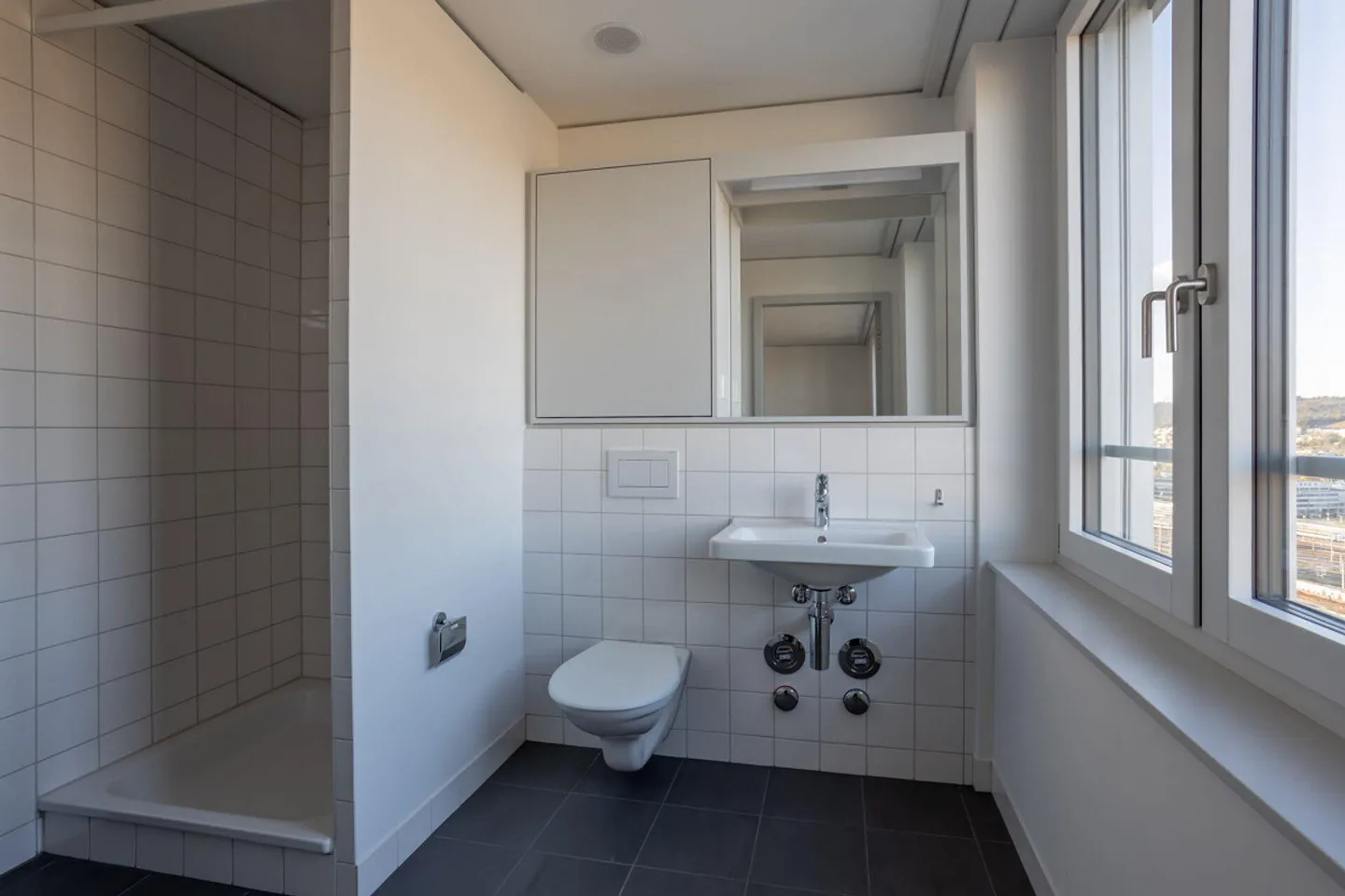 Modern 2.5 room apartment 16.23 in the center of Altstetten - Photo 5 of 9