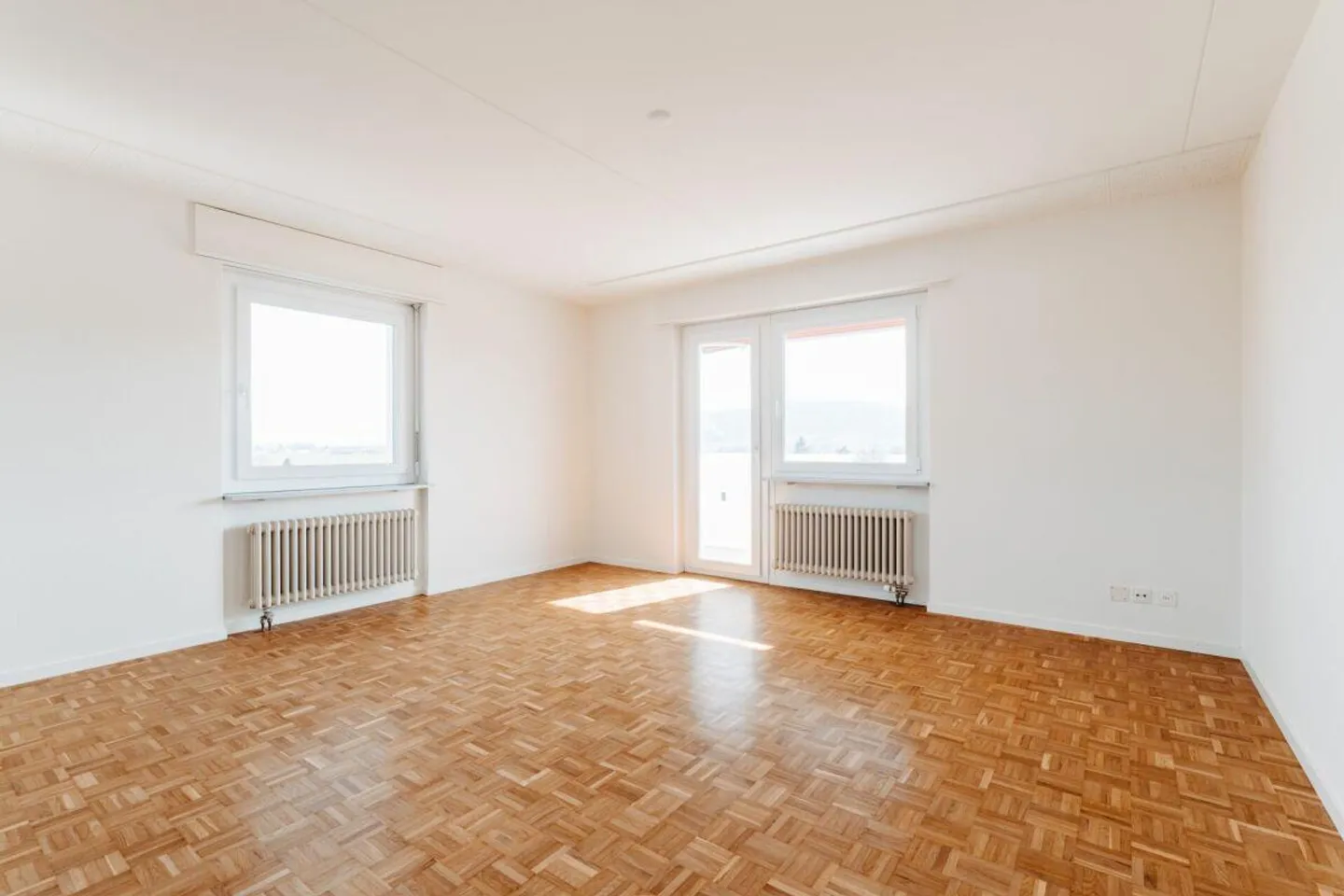 NEWLY RENOVATED 4-ROOM APARTMENT WITH BALCONY - Photo 6 of 13