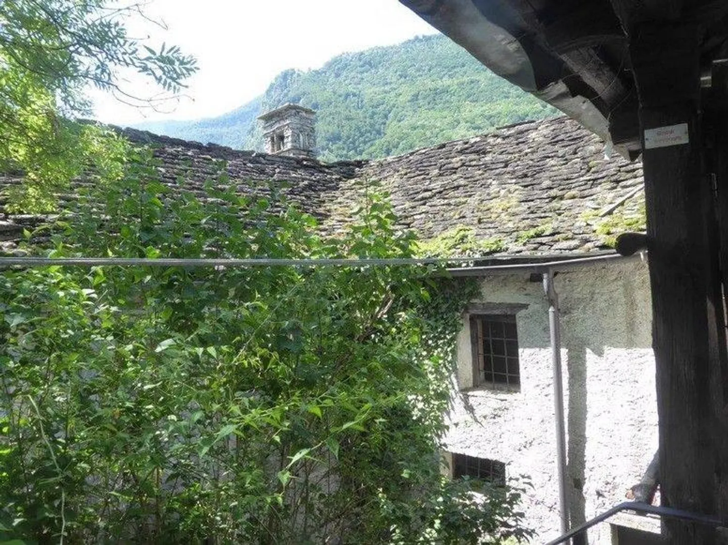 *Casa con stalla e deposito* - Foto 2 di 13