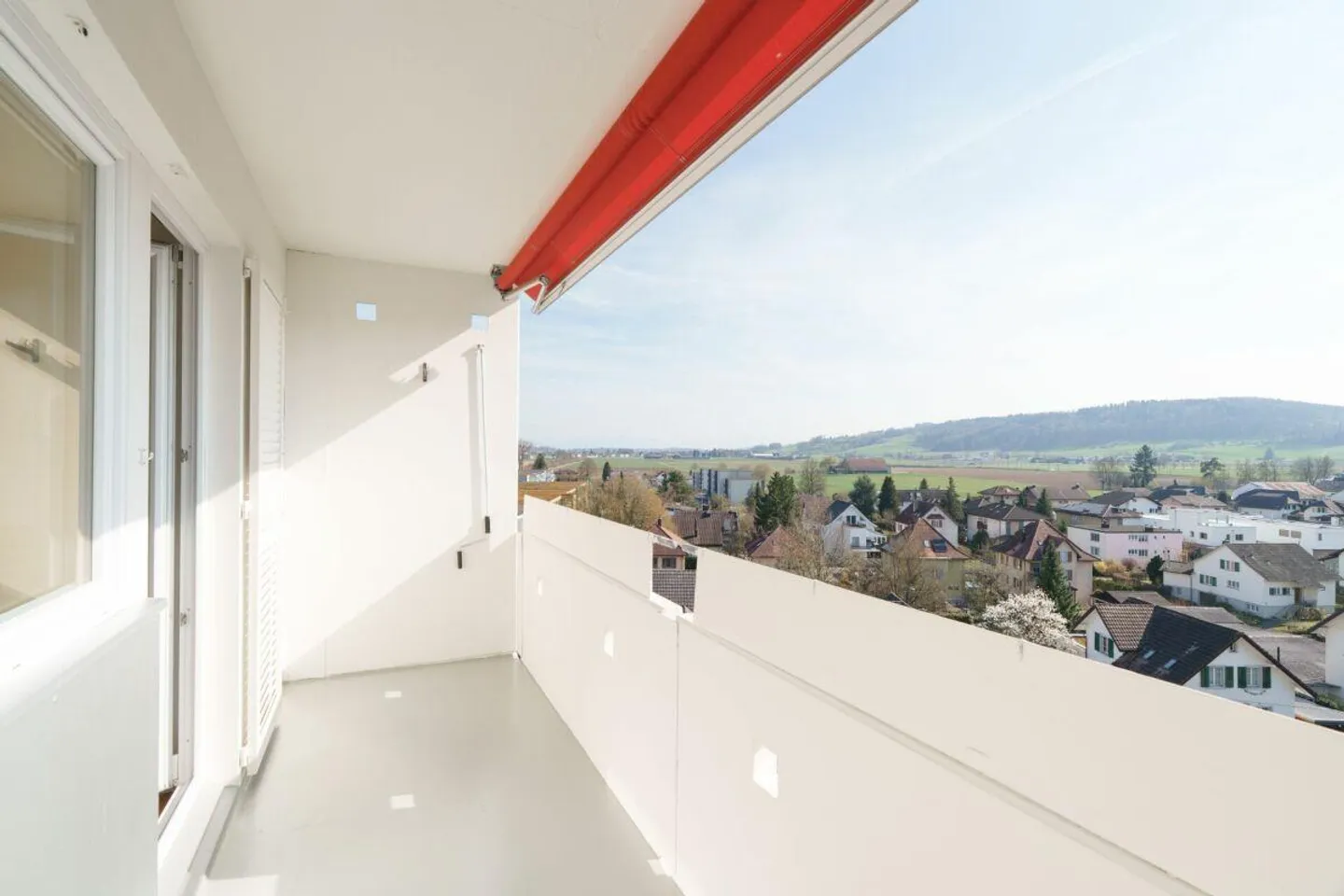 NEWLY RENOVATED 4-ROOM APARTMENT WITH BALCONY - Photo 12 of 13