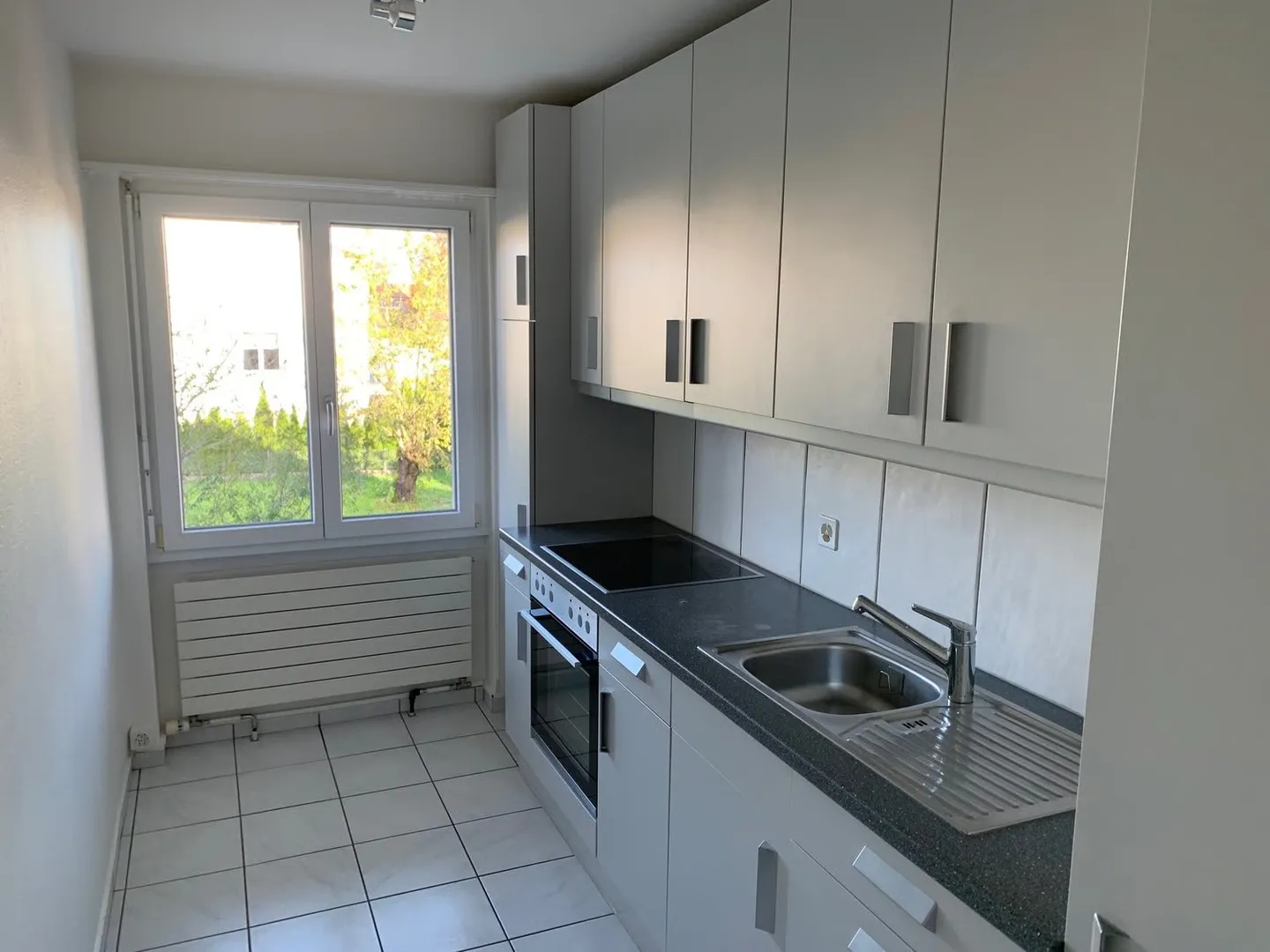 Schöne, helle 4 Zimmer Wohnung mit Balkon - Photo 3 of 14