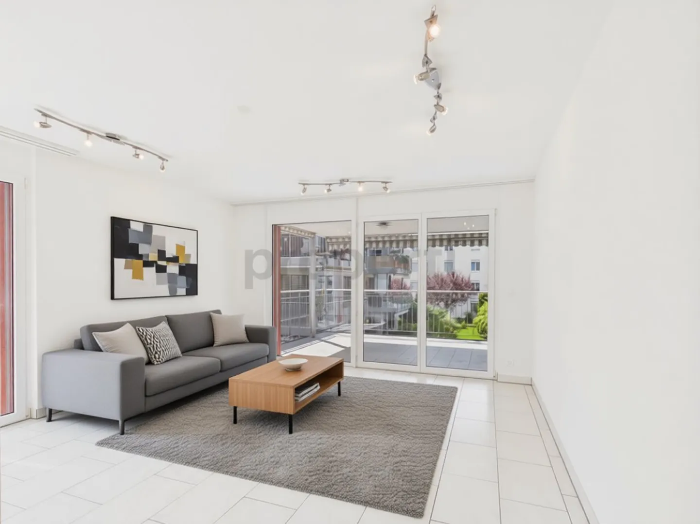 Appartamento moderno con balcone - Foto 1 di 10