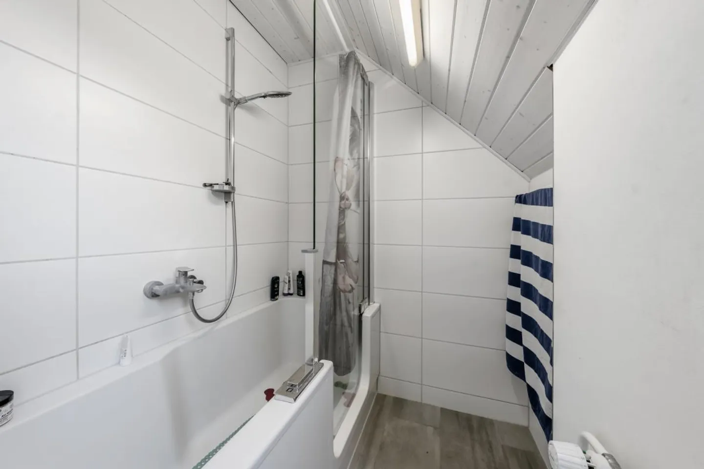 Spacious Duplex with Large Land - Photo 17 of 20