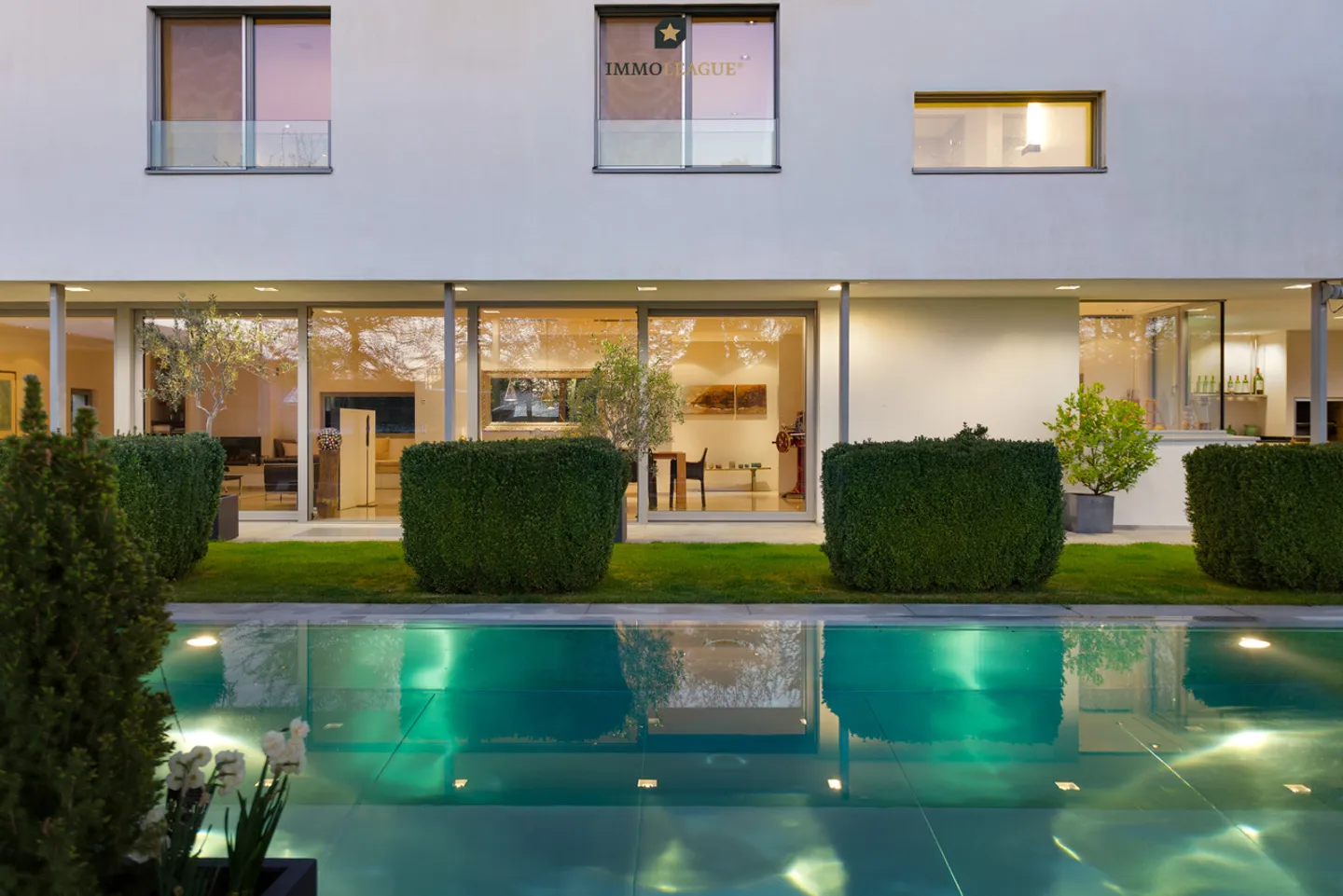 Villa de design de première classe dans un emplacement de choix. - Photo 3 sur 9