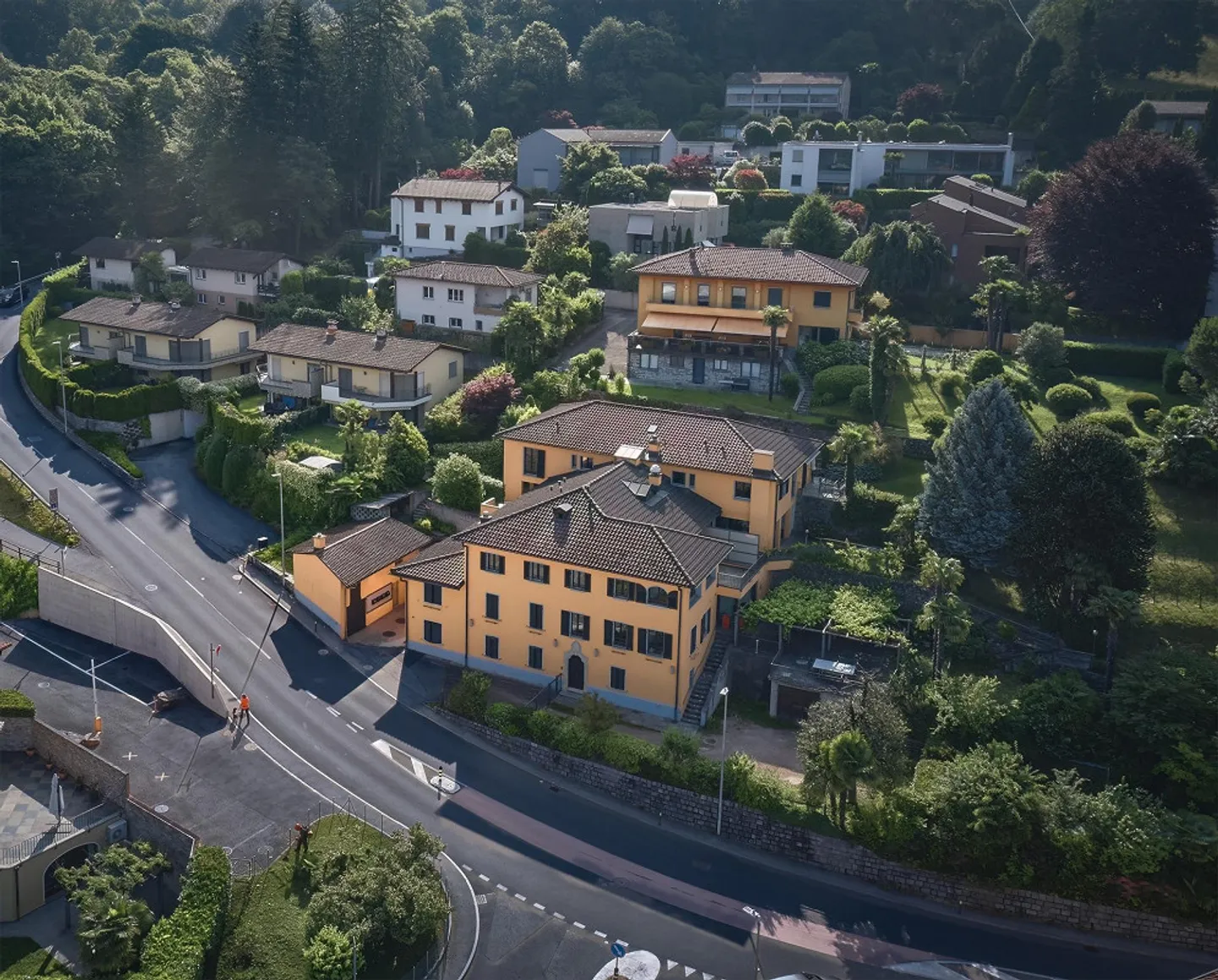 Large house with 11 rooms, nestled in nature, for rent in Origlio - Photo 1 of 7