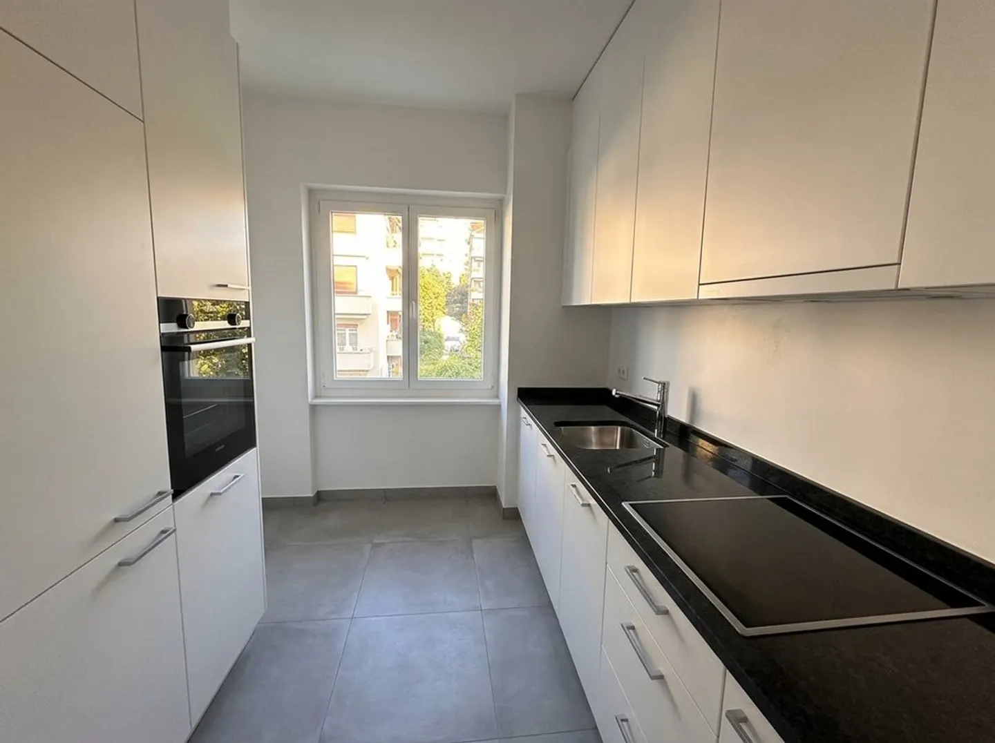 Beautiful apartment under renovation just steps from Valency Park - Photo 2 of 6