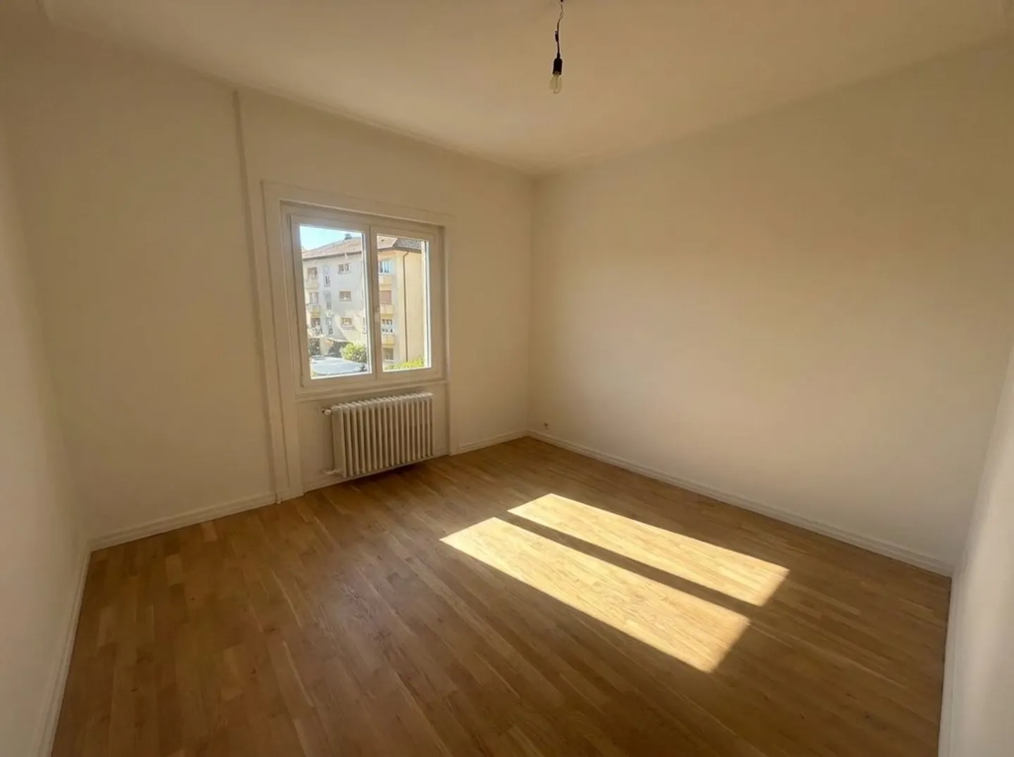 Beautiful apartment under renovation just steps from Valency Park - Photo 3 of 6