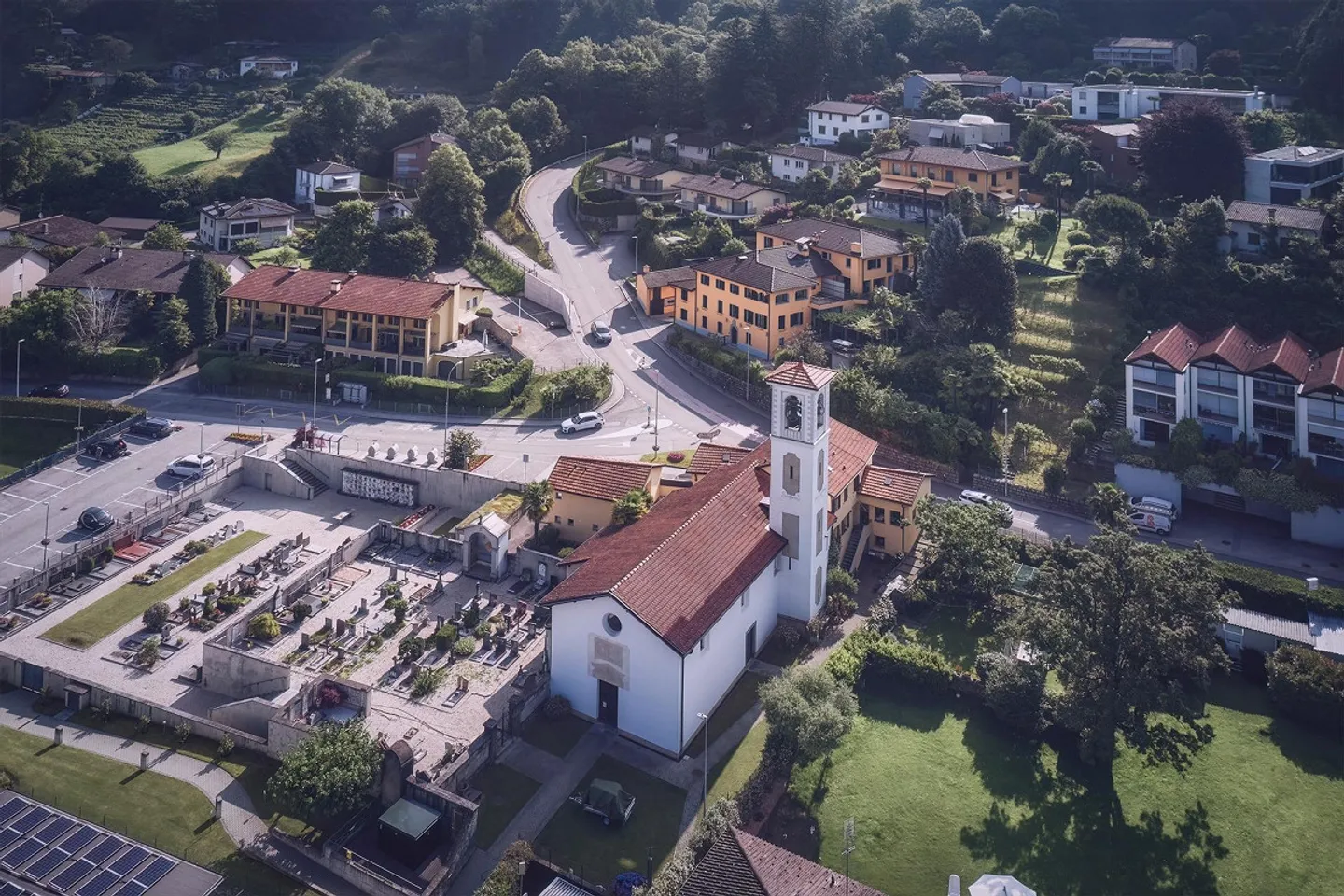 Large house with 11 rooms, nestled in nature, for rent in Origlio - Photo 7 of 7