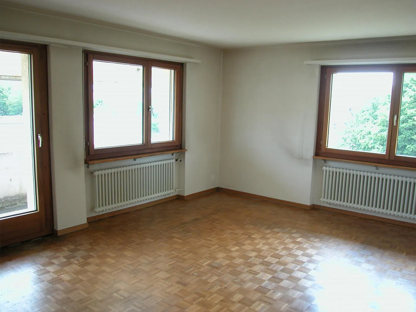 Appartement lumineux de 3 pièces au 1er étage près de la gare de Lenzburg - Photo 3 sur 4