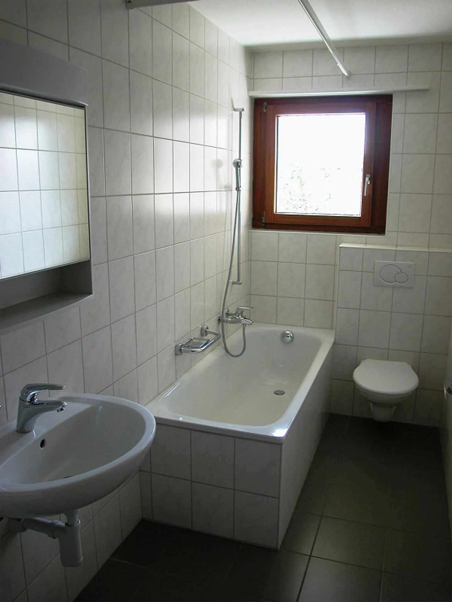 Appartement lumineux de 3 pièces au 1er étage près de la gare de Lenzburg - Photo 4 sur 4