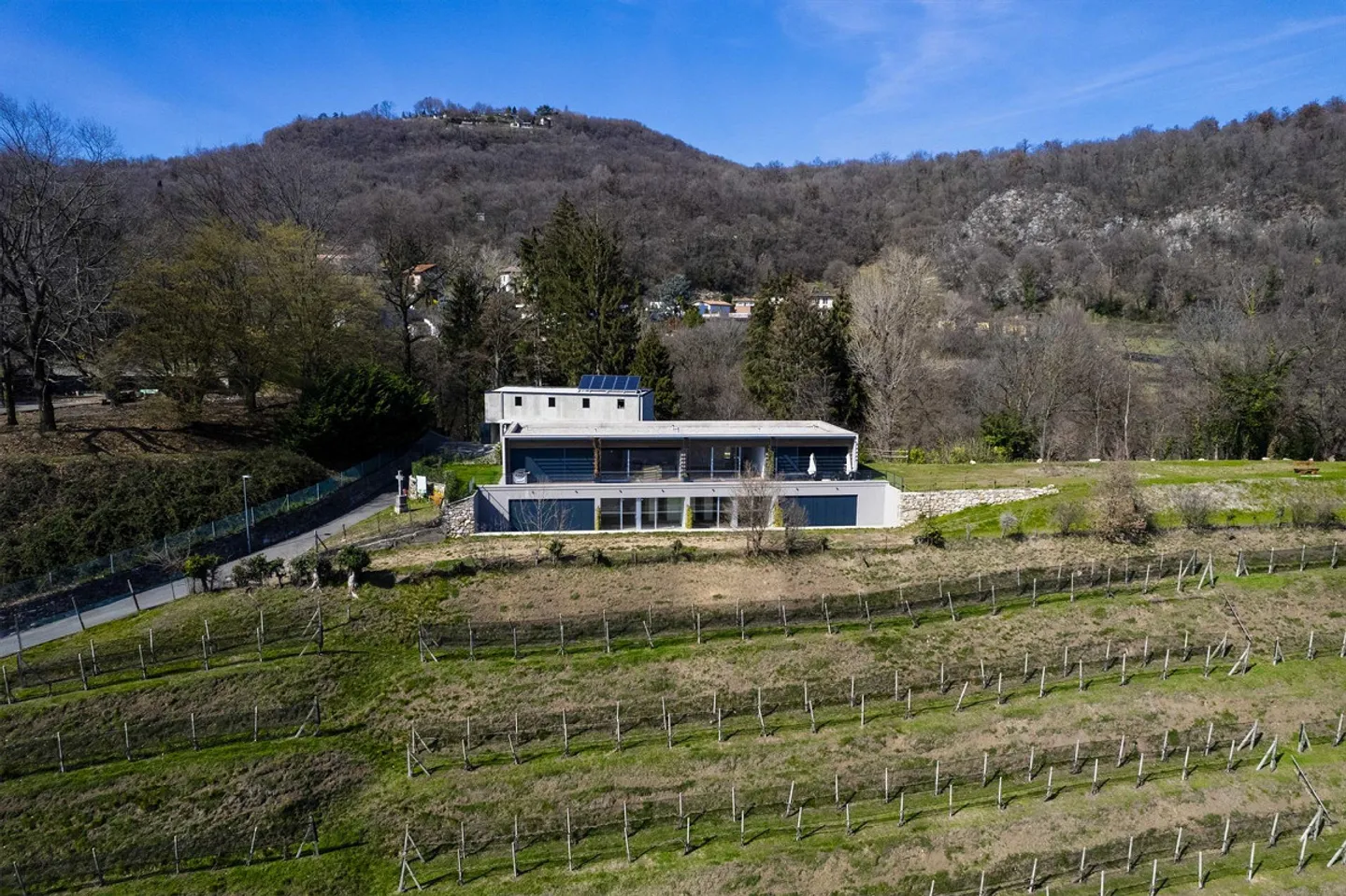 NEUES DUPLEX 4.5 MIT TERRASSEN UND PANORAMABLICK IN MENDRISIO - Foto 8 von 11