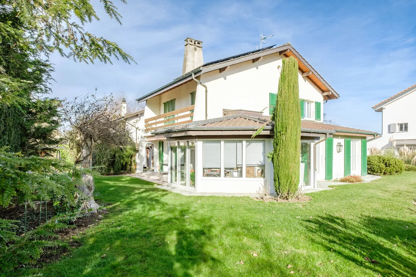 Exklusiv: Einfamilienhaus in ruhiger Lage mit Blick auf den Salève - Foto 1 von 9