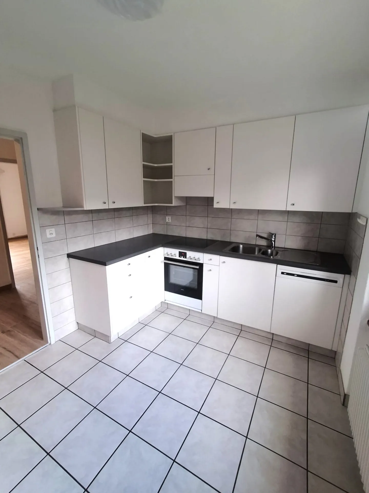 Appartamento con 4.5 stanze ristrutturato in affitto a Delémont - Foto 10 di 11