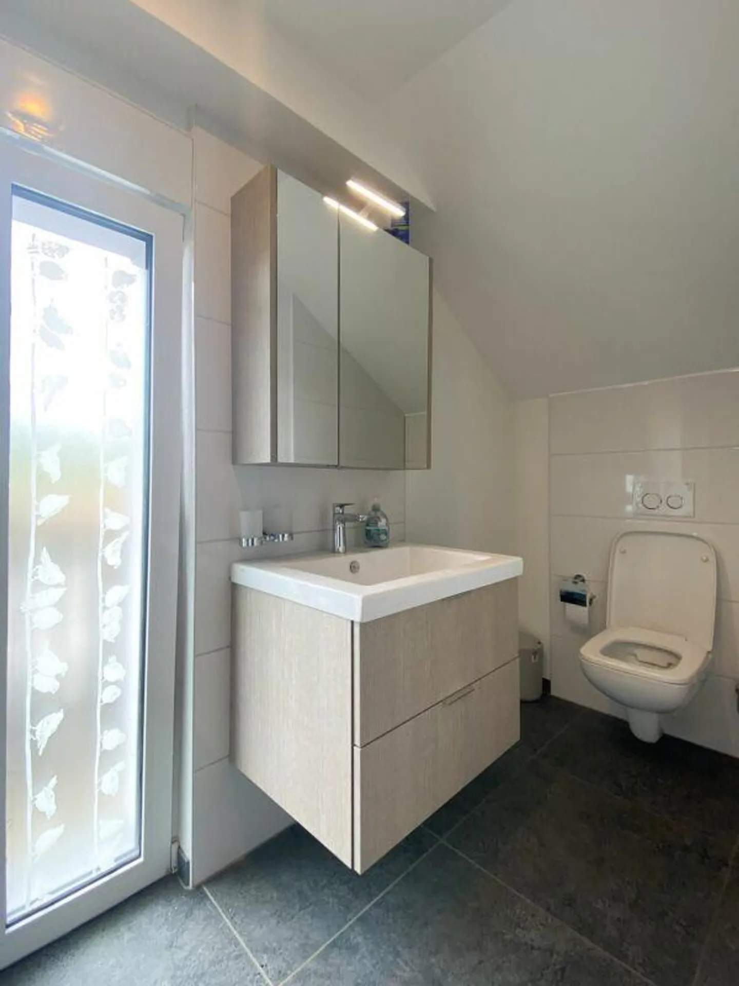 Casa plurifamiliare di 9,5 Z' con grande giardino, garage e posto auto - Foto 5 di 13