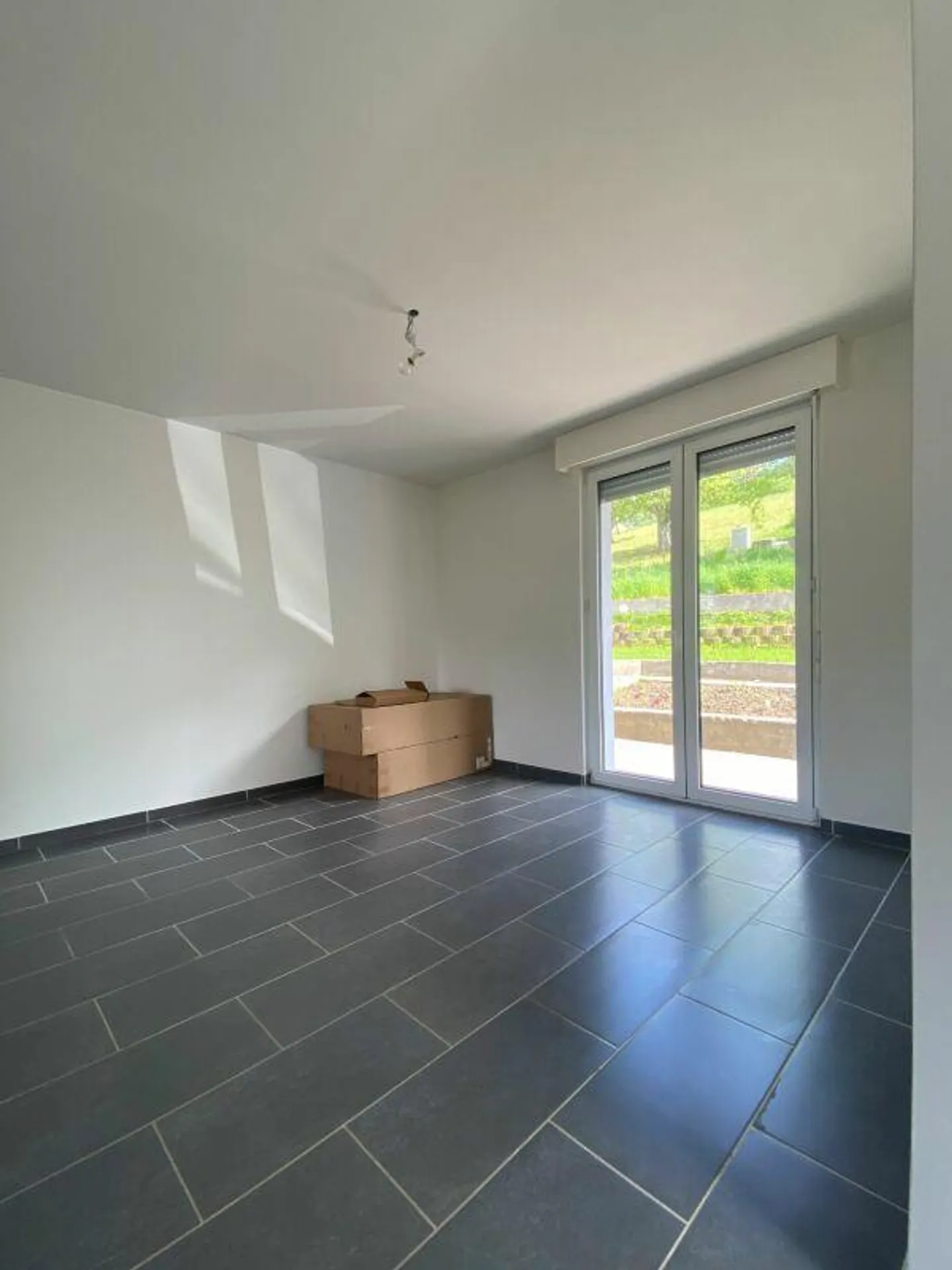Casa plurifamiliare di 9,5 Z' con grande giardino, garage e posto auto - Foto 9 di 13