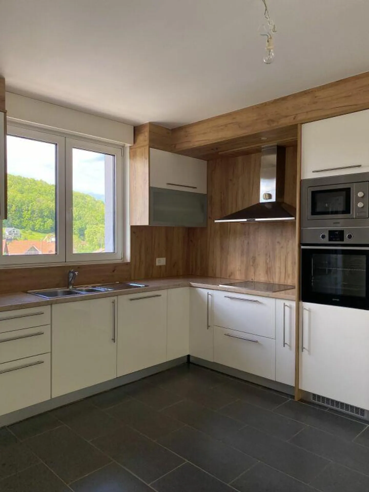 Casa plurifamiliare di 9,5 Z' con grande giardino, garage e posto auto - Foto 10 di 13