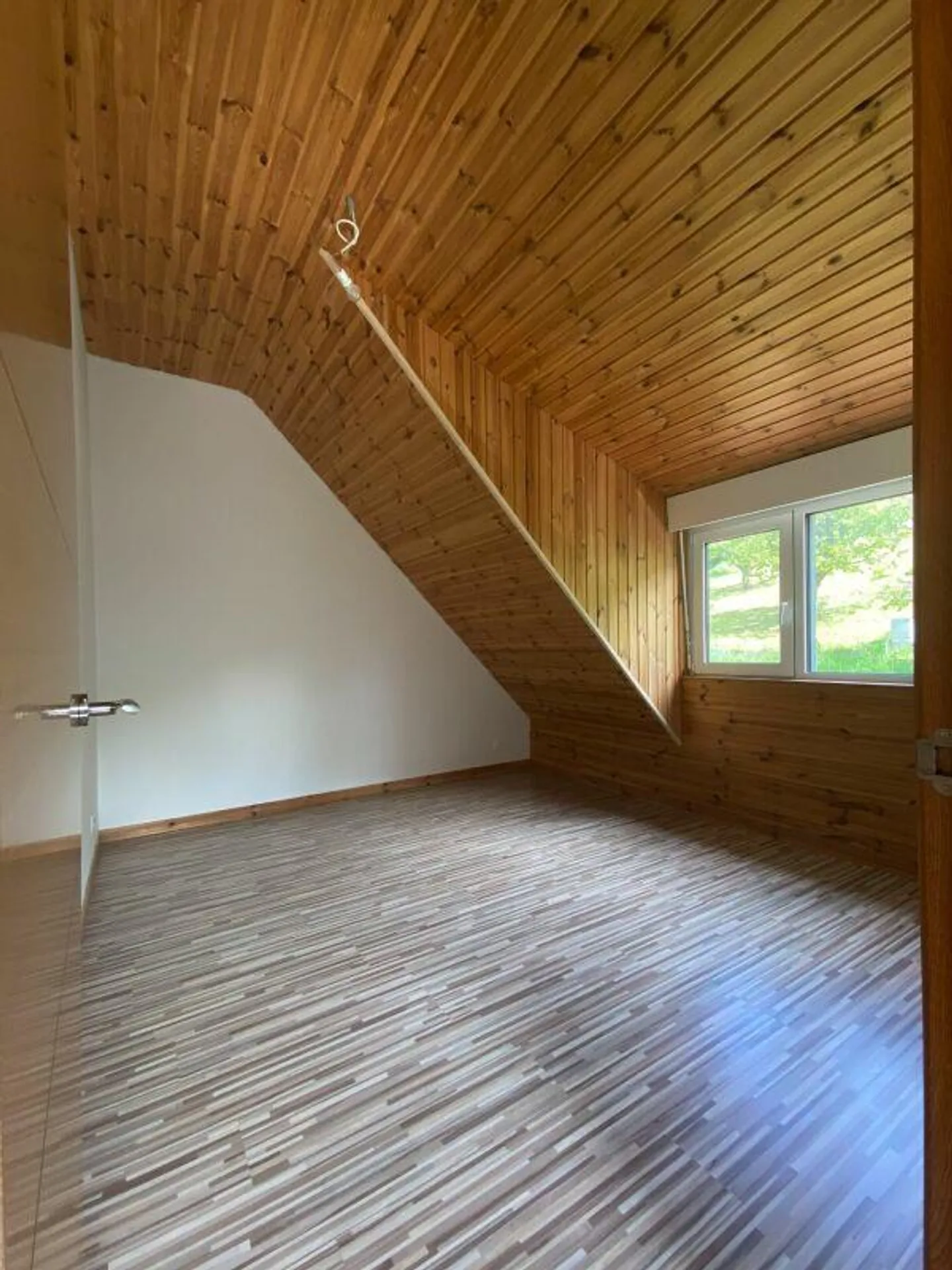 Casa plurifamiliare di 9,5 Z' con grande giardino, garage e posto auto - Foto 12 di 13
