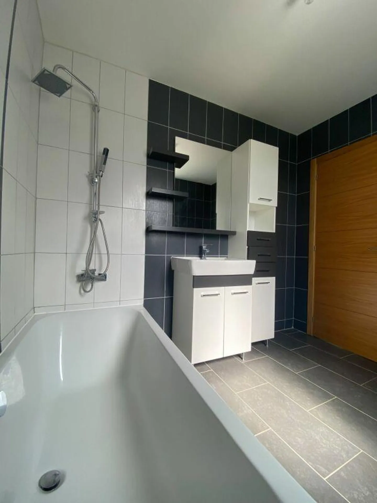 Casa plurifamiliare di 9,5 Z' con grande giardino, garage e posto auto - Foto 13 di 13